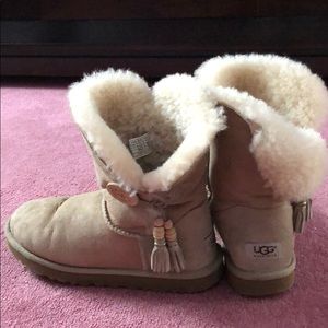 Cream uggs